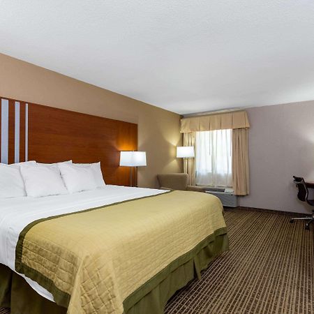 Baymont By Wyndham Elkhart Hotel Bagian luar foto