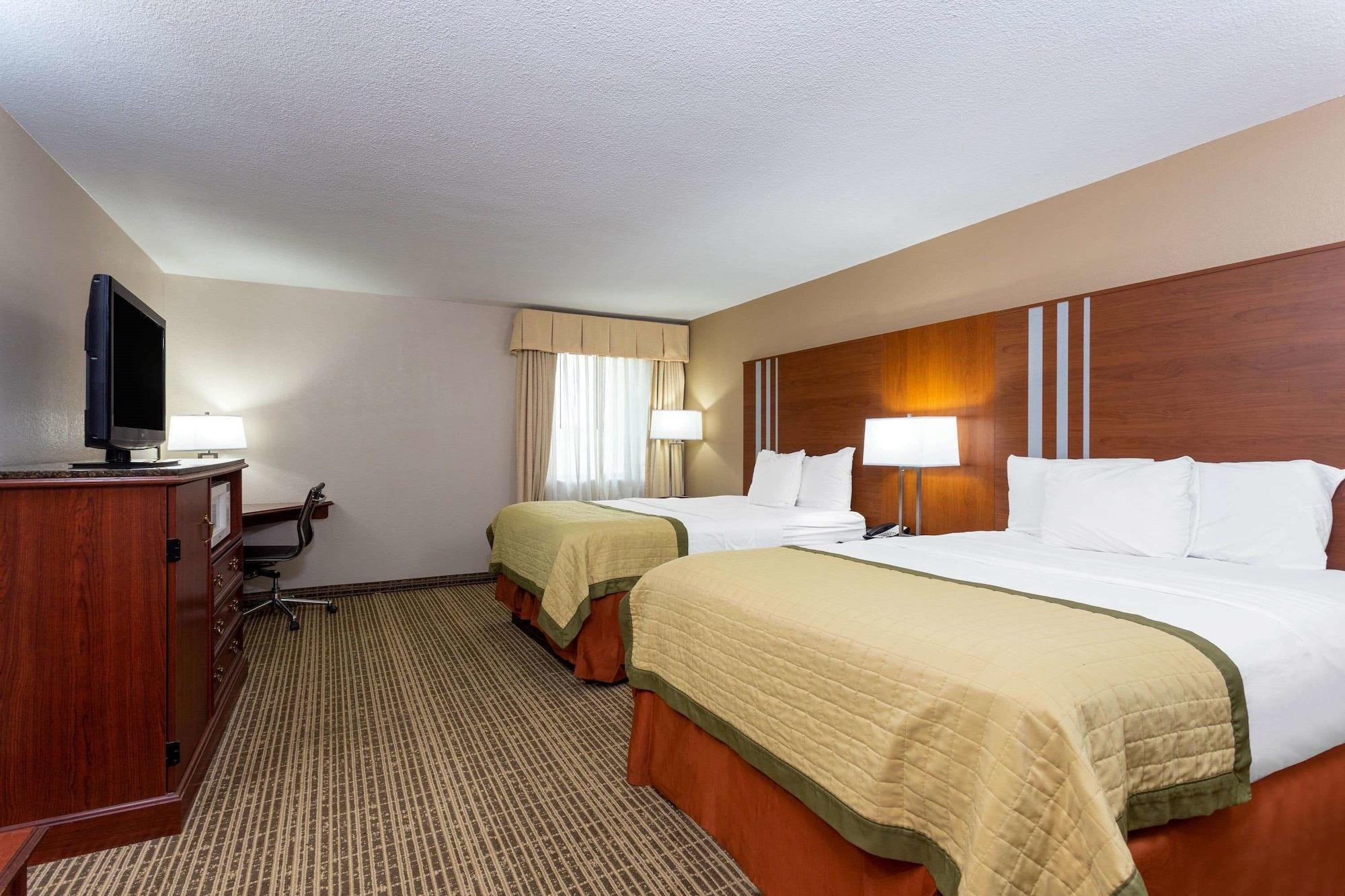 Baymont By Wyndham Elkhart Hotel Bagian luar foto