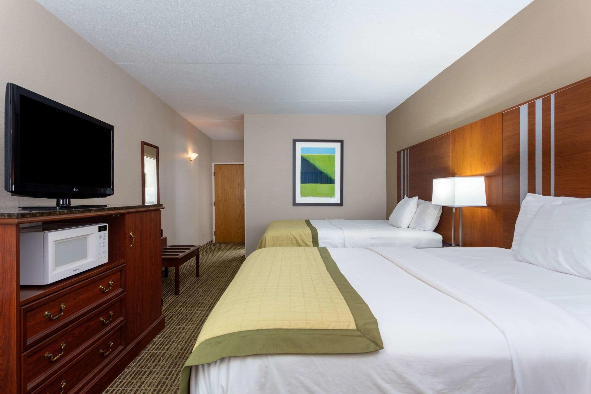 Baymont By Wyndham Elkhart Hotel Bagian luar foto