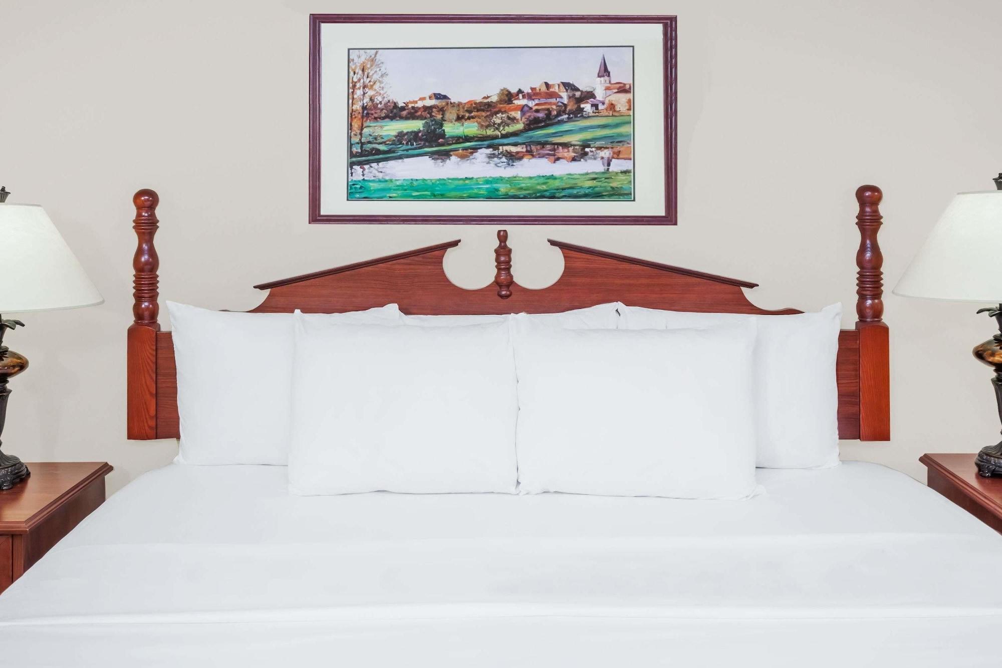 Baymont By Wyndham Elkhart Hotel Bagian luar foto
