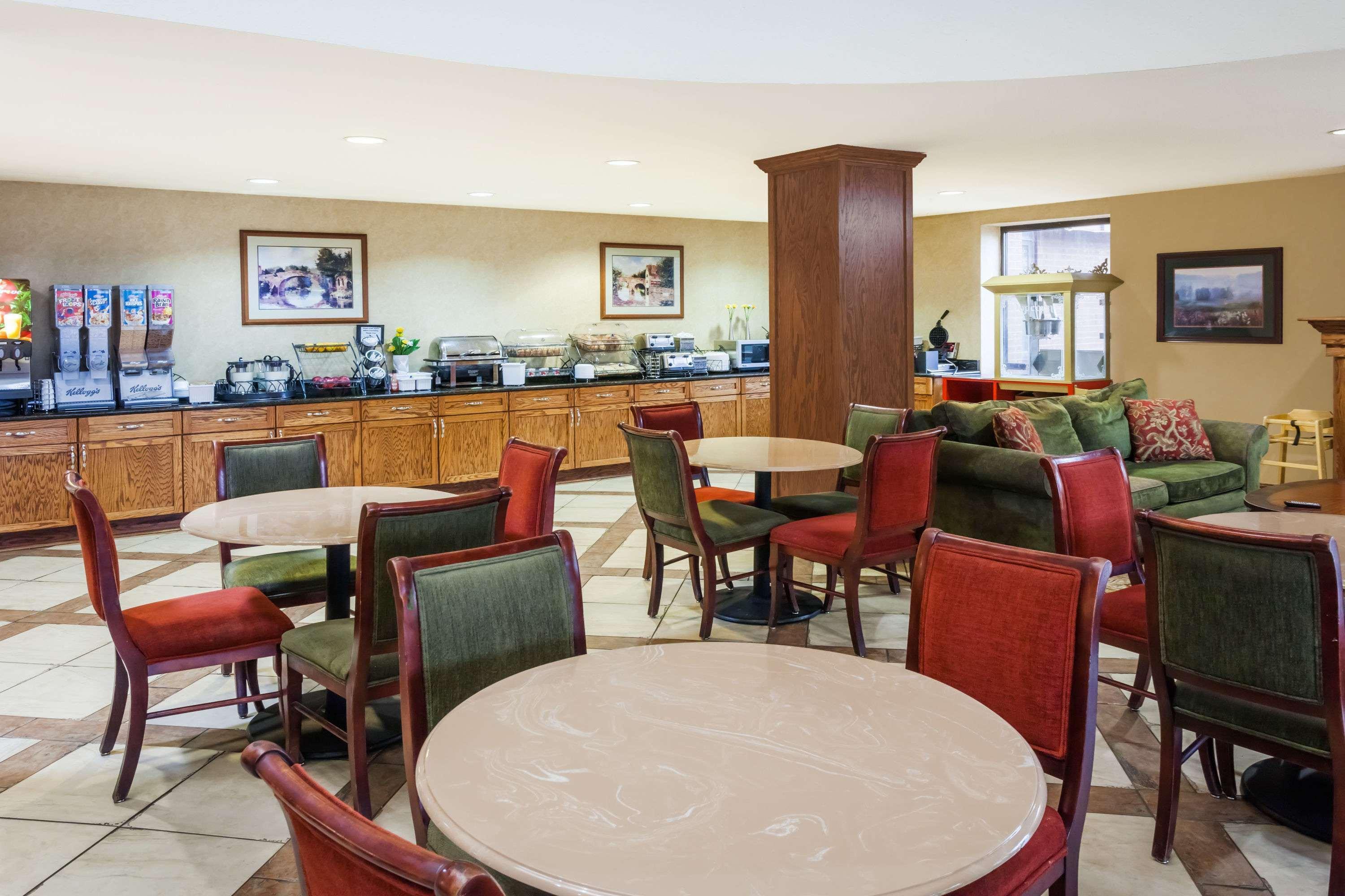 Baymont By Wyndham Elkhart Hotel Bagian luar foto