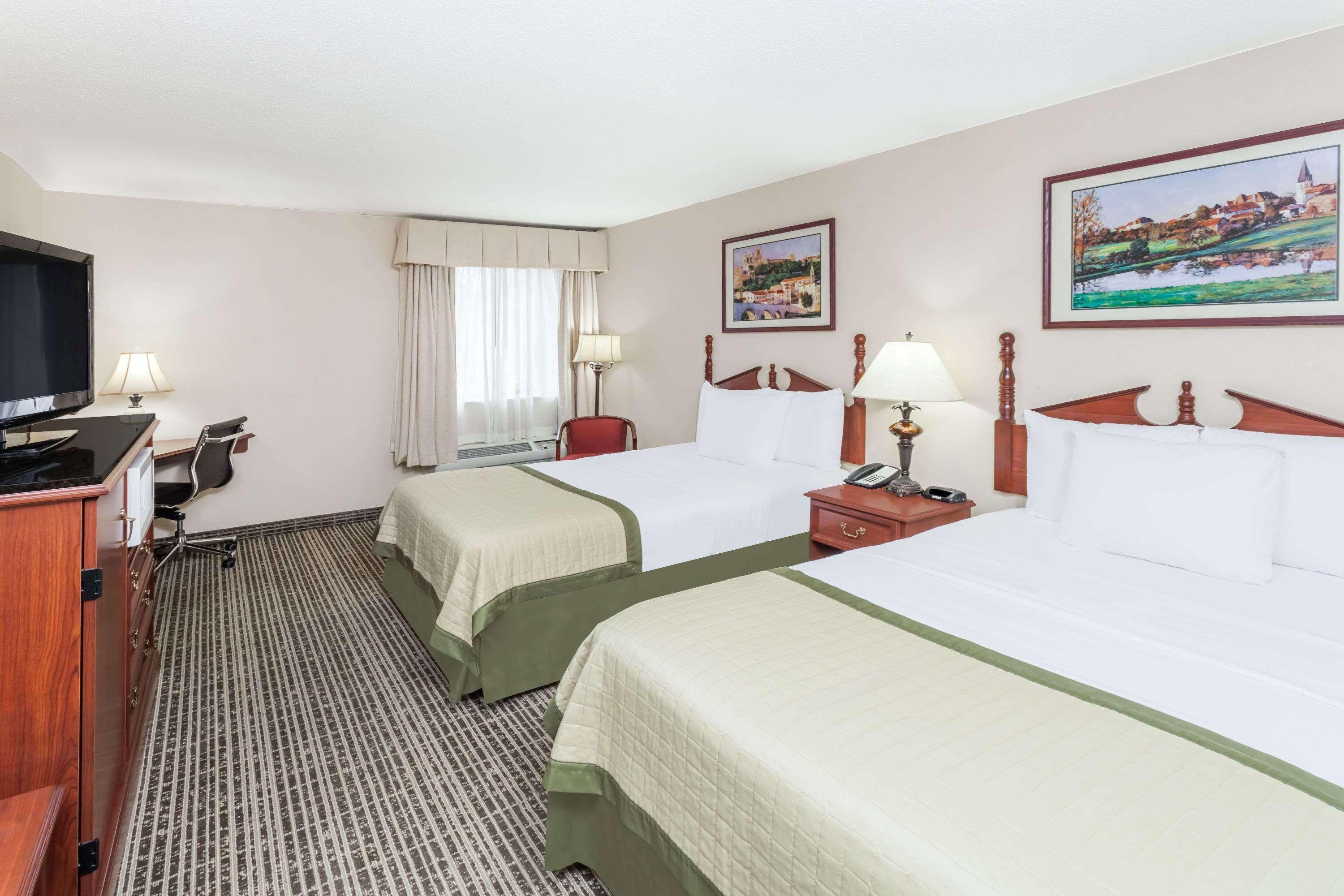 Baymont By Wyndham Elkhart Hotel Bagian luar foto