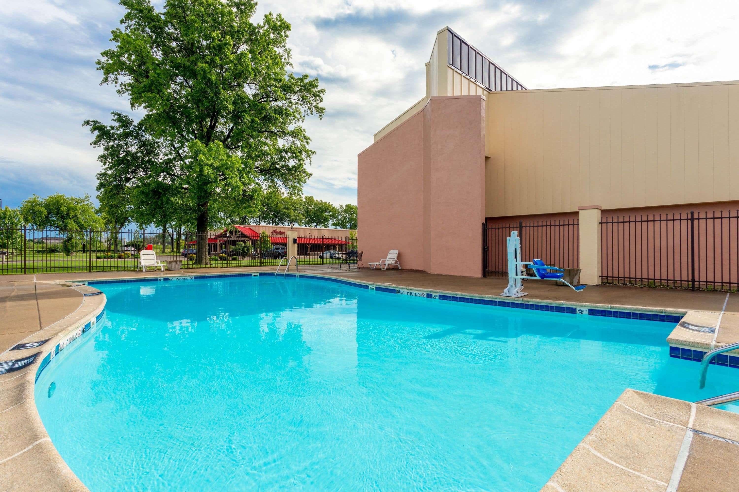 Baymont By Wyndham Elkhart Hotel Bagian luar foto