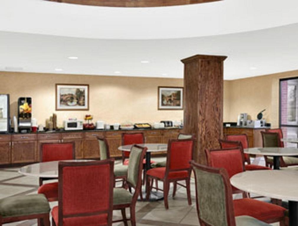 Baymont By Wyndham Elkhart Hotel Bagian luar foto