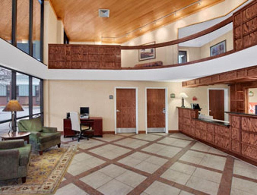 Baymont By Wyndham Elkhart Hotel Bagian luar foto