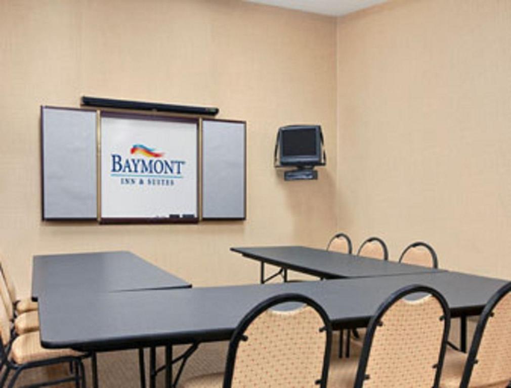 Baymont By Wyndham Elkhart Hotel Bagian luar foto
